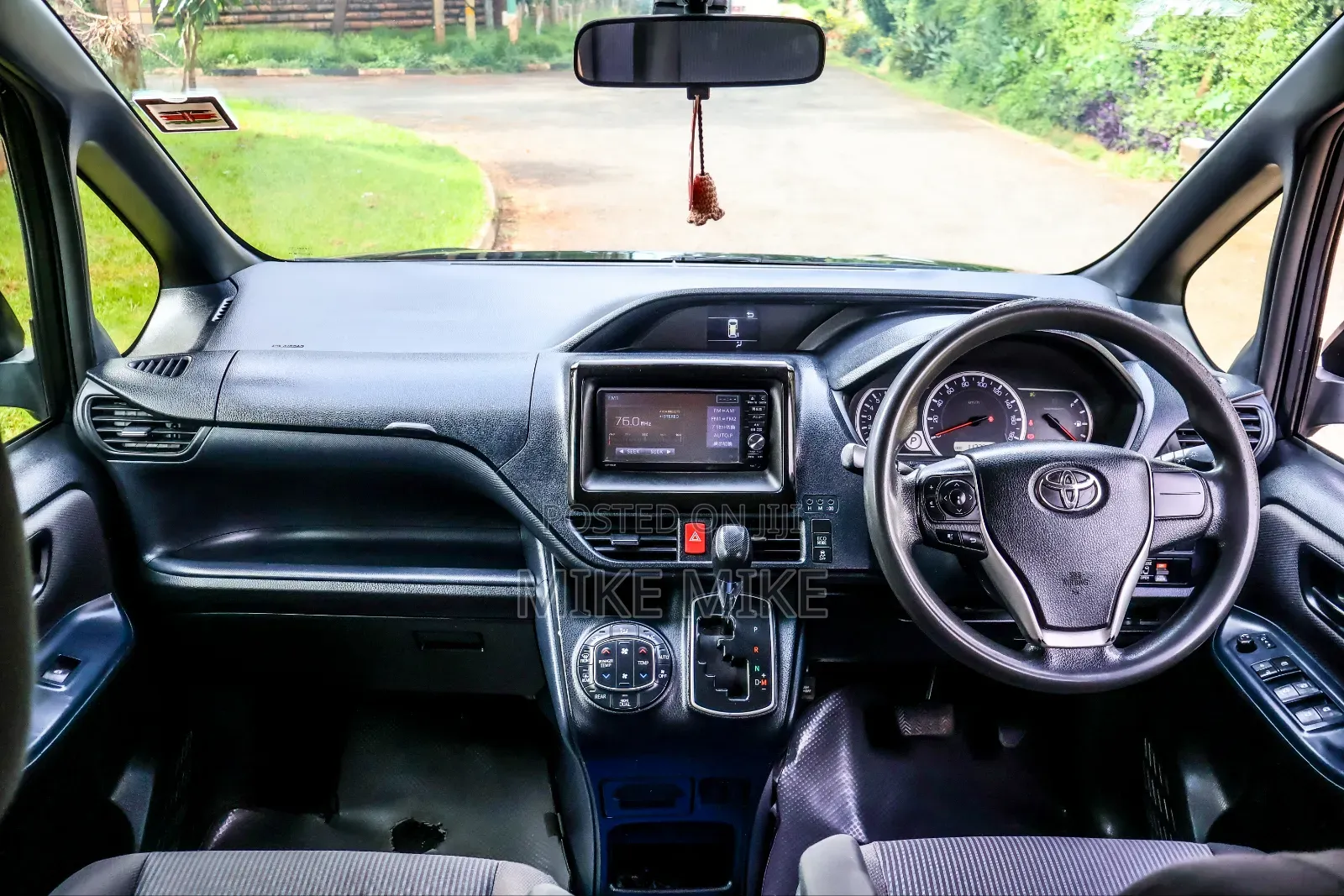 Toyota Voxy 2016 Blue