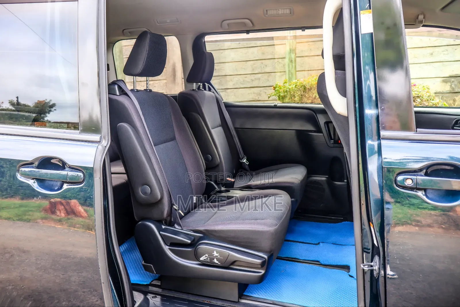 Toyota Voxy 2016 Blue