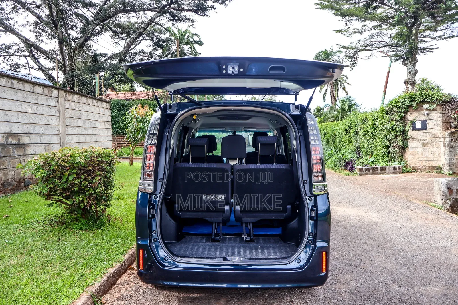 Toyota Voxy 2016 Blue