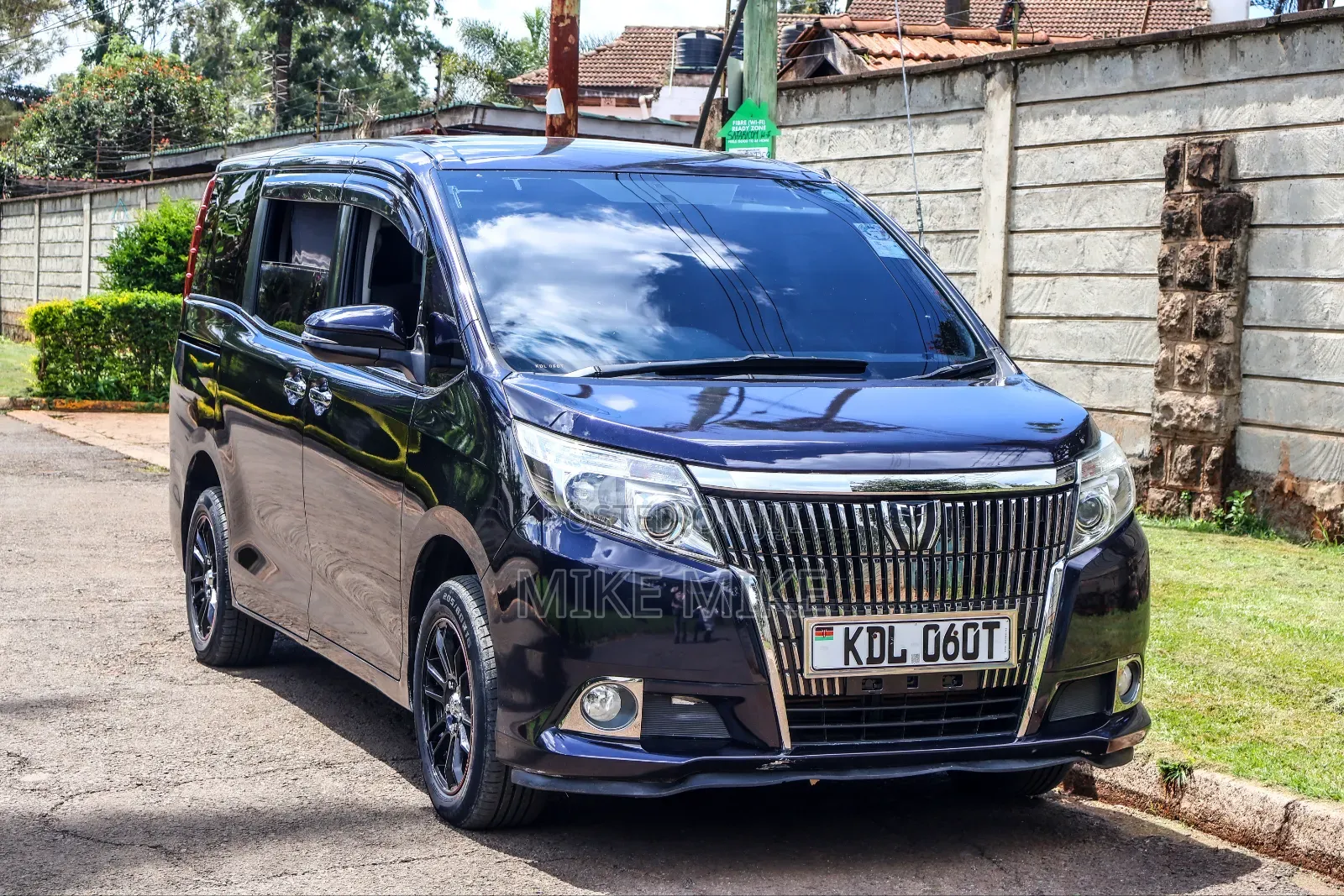 Toyota Esquire 2.0 FWD (7 seater) 2015 Blue