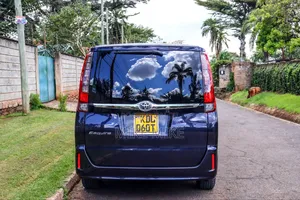 Toyota Esquire 2.0 FWD (7 seater) 2015 Blue