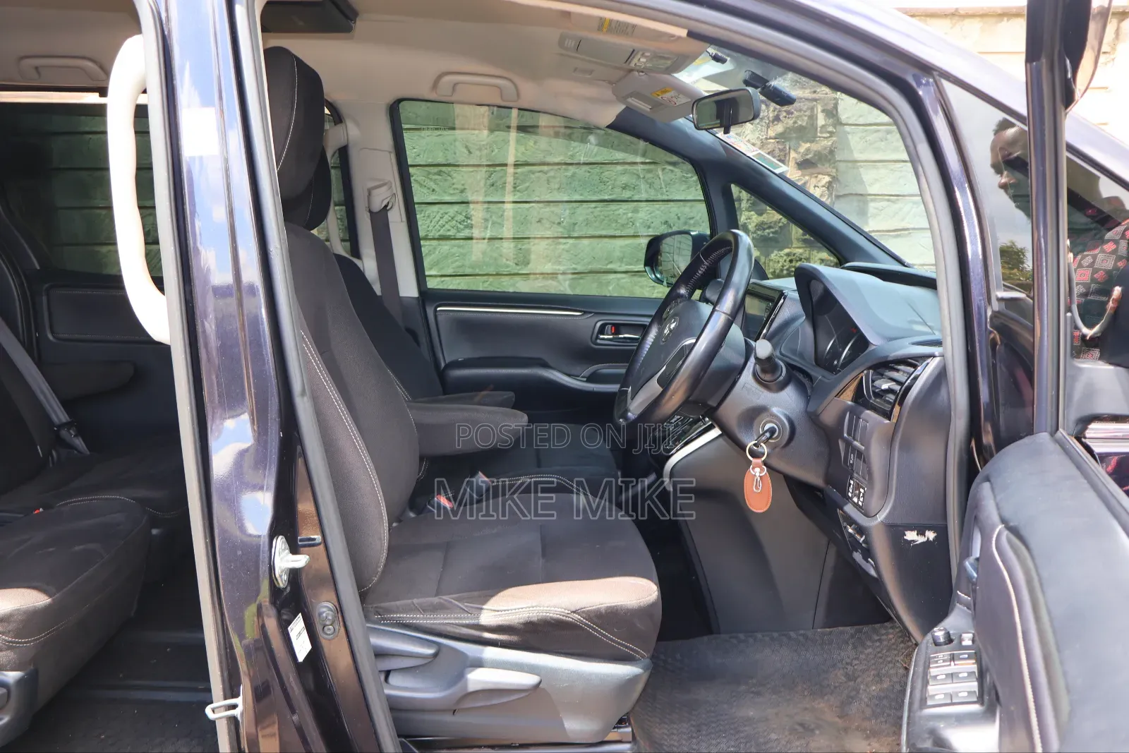 Toyota Esquire 2.0 FWD (7 seater) 2015 Blue