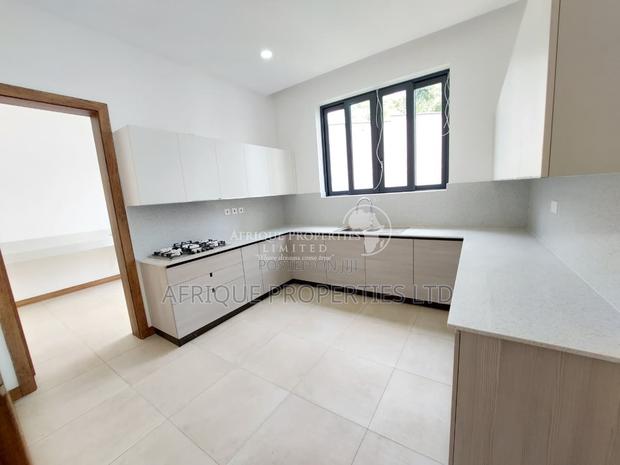 5bdrm Mansion in Nyari for sale - thumbnail 6