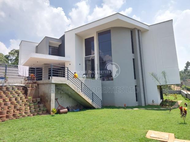 5bdrm Mansion in Nyari for sale