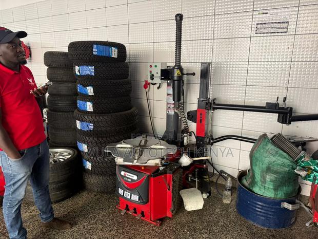 Heavy Duty ,Powerful and Durable Tyre Chsmger STC-768 Machine Wula