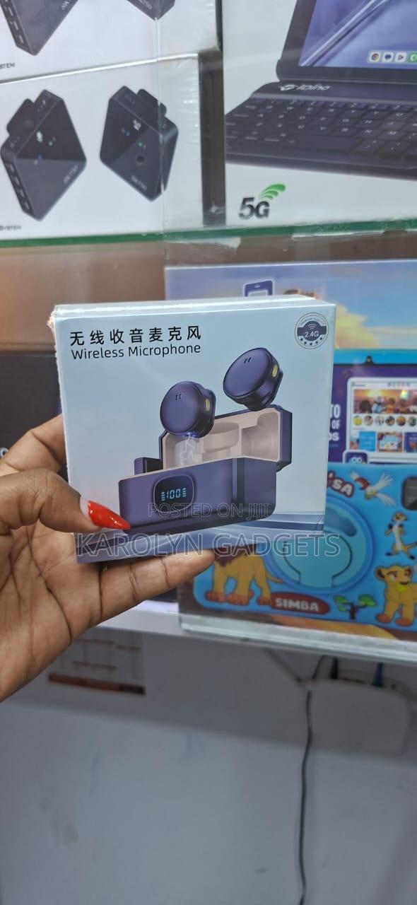 Q8 Dual Wireless Microphone With Digital Battery Display