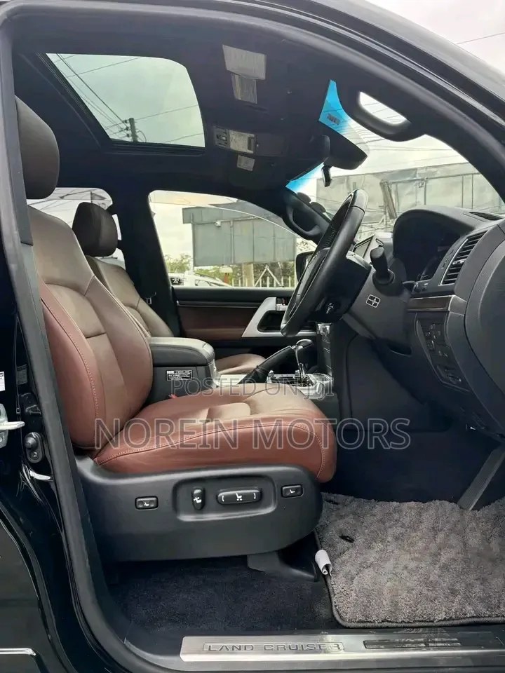 Toyota Land Cruiser 4.6 V8 ZX 2018 Black