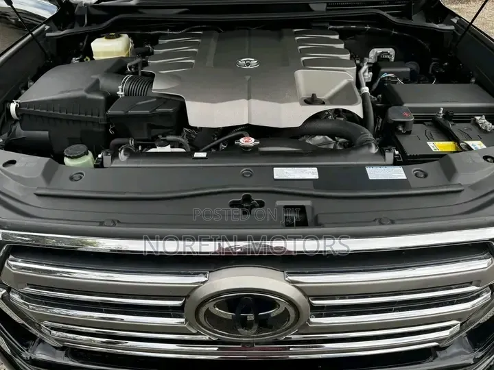 Toyota Land Cruiser 4.6 V8 ZX 2018 Black