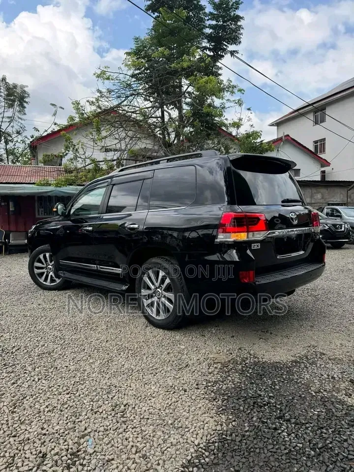 Toyota Land Cruiser 4.6 V8 ZX 2018 Black