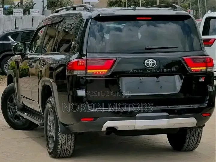 Toyota Land Cruiser LC300 2022 Matt Black