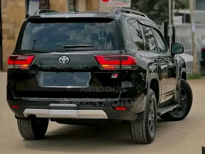 Toyota Land Cruiser LC300 2022 Matt Black