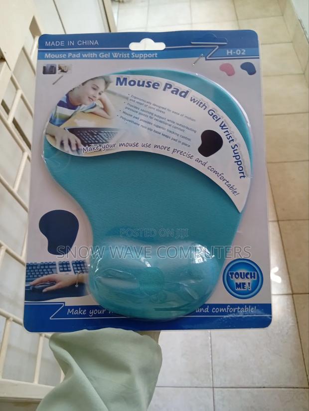 Ergonomic Mouse Pad With Gel Wrist Support - thumbnail 2