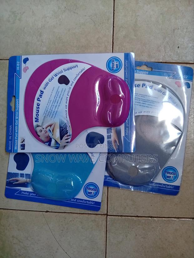 Ergonomic Mouse Pad With Gel Wrist Support - thumbnail 3