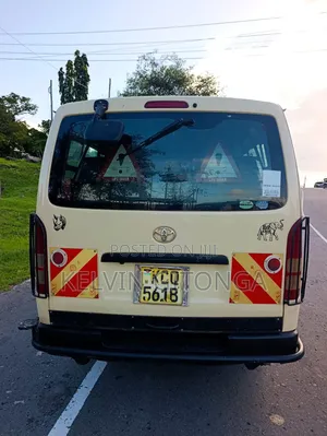 Toyota HiAce 2012 Off white