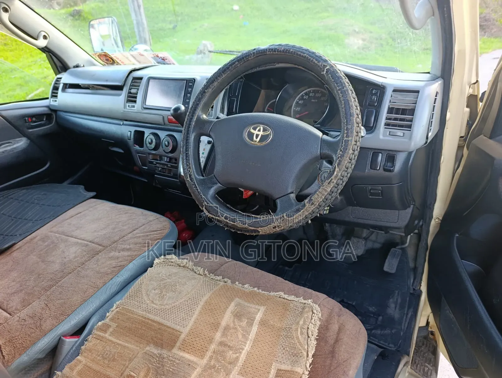 Toyota HiAce 2012 Off white