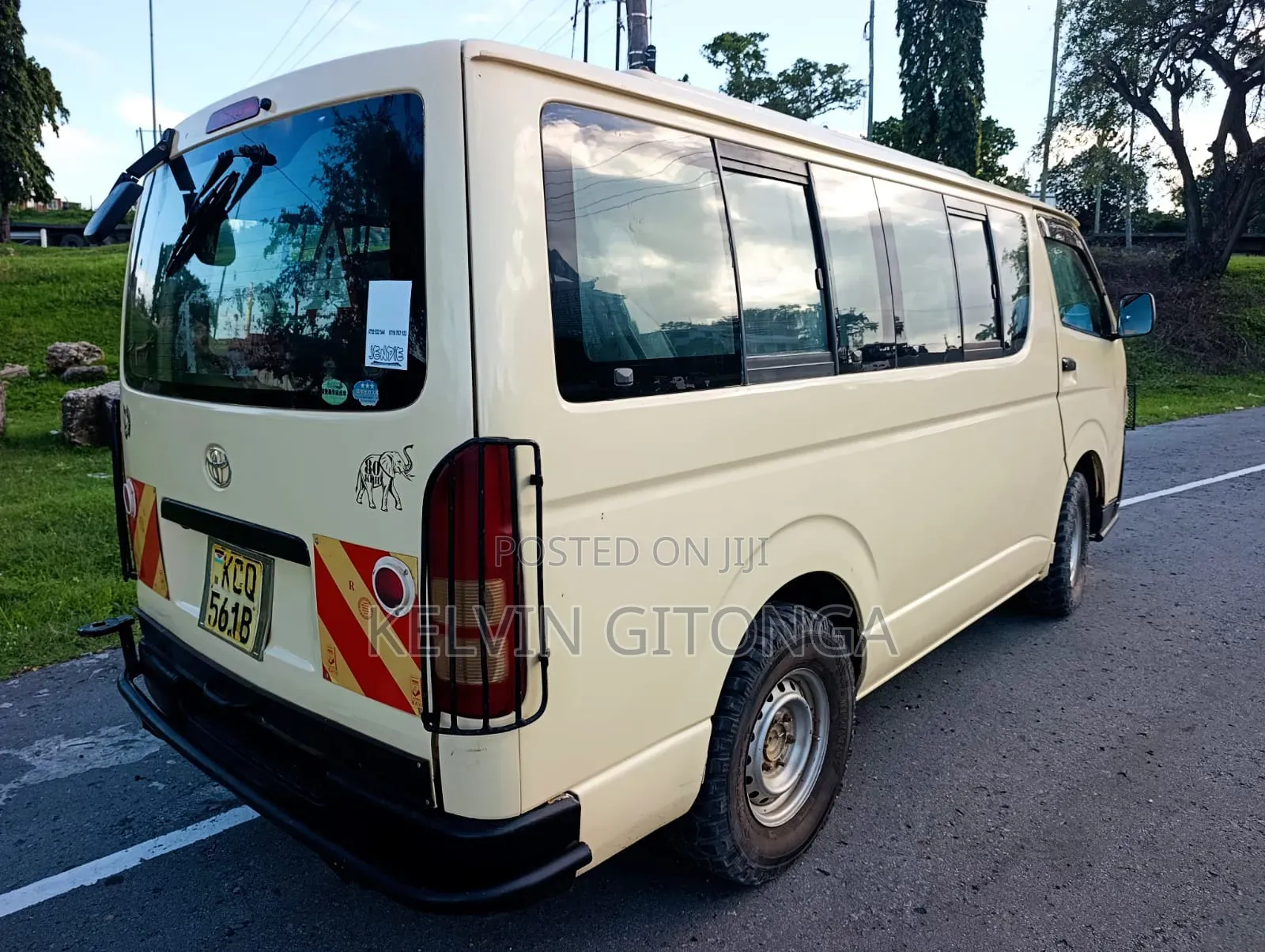 Toyota HiAce 2012 Off white