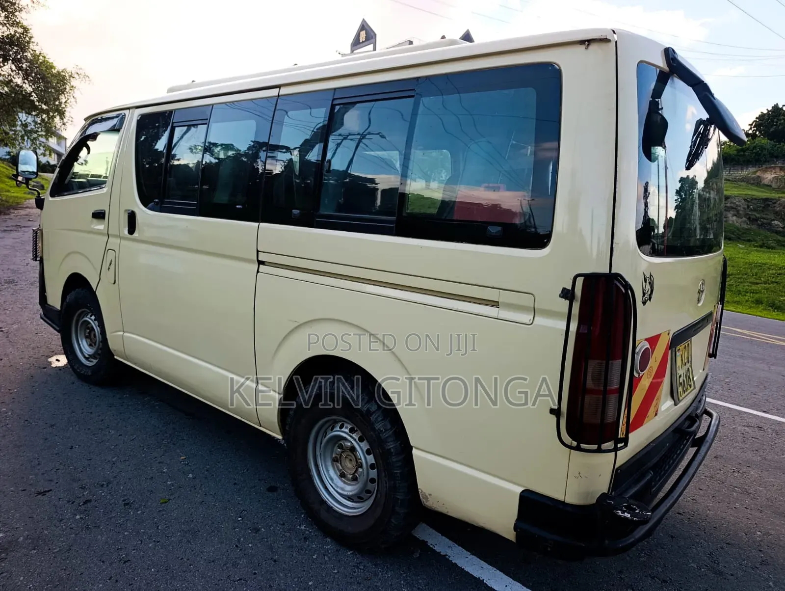 Toyota HiAce 2012 Off white