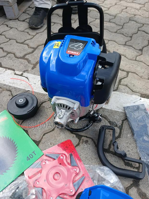 4 Stroke Brush Cutter - thumbnail 2