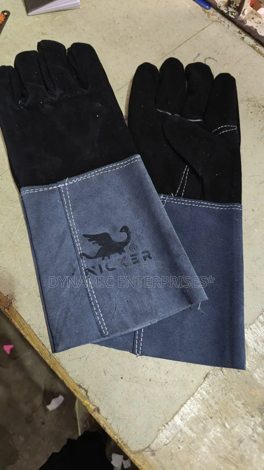 Nickers Leather Gloves
