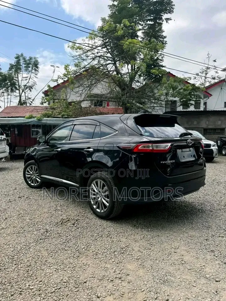 Toyota Harrier 2.0 2018 Black