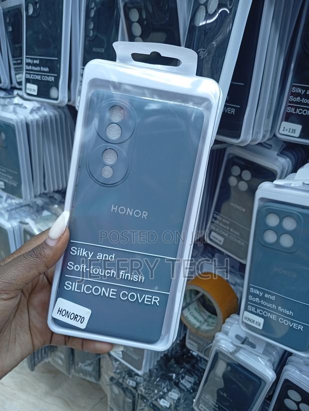 Honor 70 Silicone Cover With a Silky, Soft-Touch Finish. - thumbnail 2