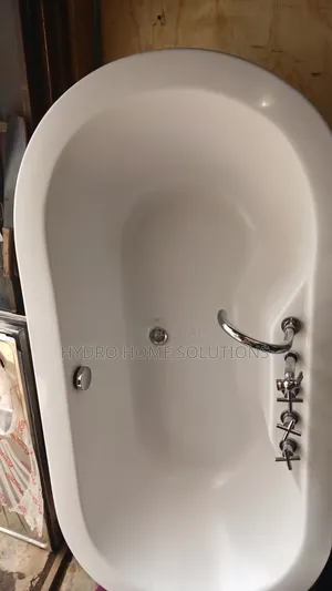 Bathtub With Inbuilt Mixers