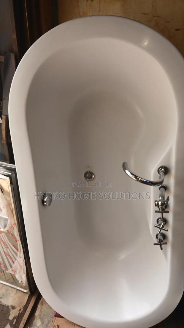 Bathtub With Inbuilt Mixers - thumbnail 2