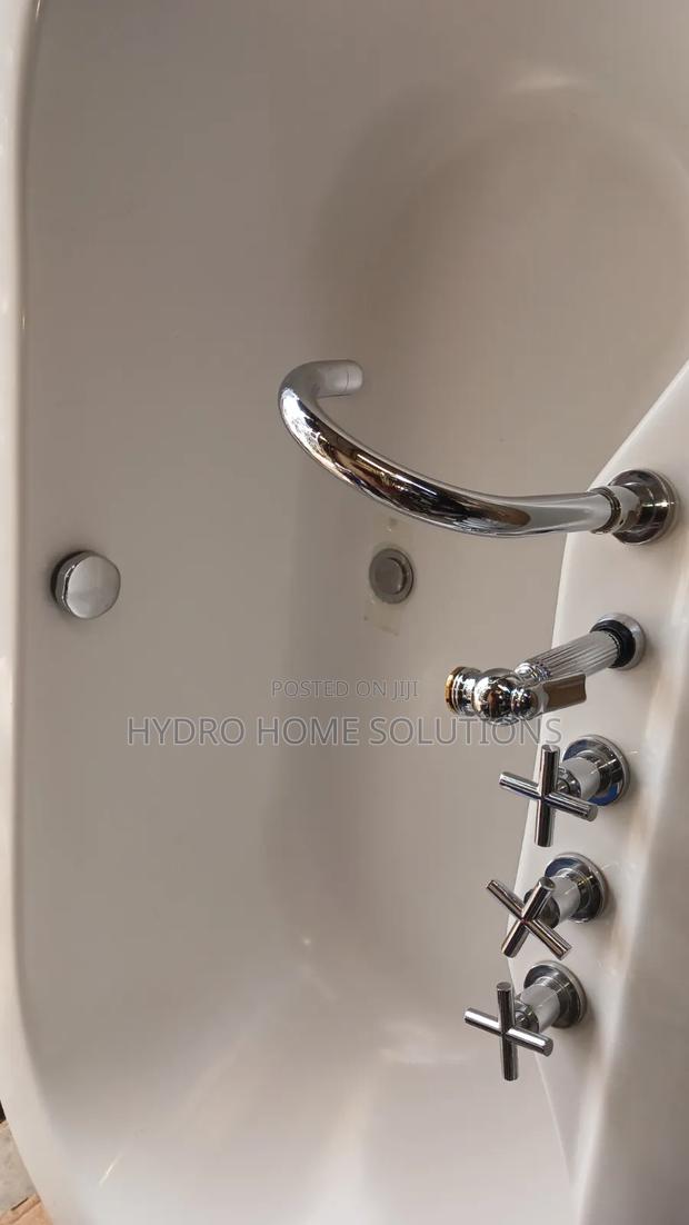 Bathtub With Inbuilt Mixers - thumbnail 4