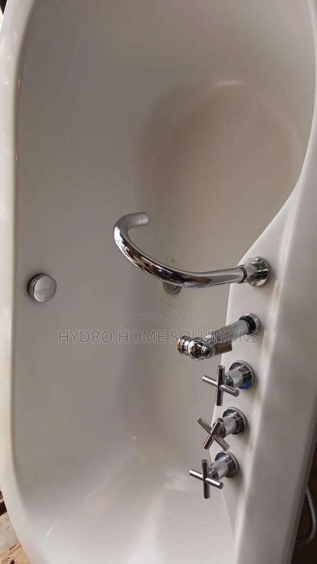Bathtub With Inbuilt Mixers - thumbnail 5