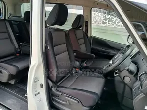 Nissan Serena 2018 White