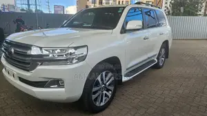 Toyota Land Cruiser 4.6 V8 ZX 2019 Brown