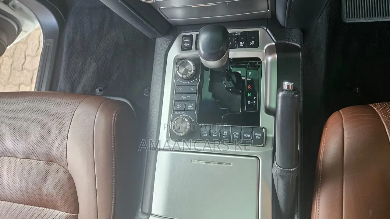 Toyota Land Cruiser 4.6 V8 ZX 2019 Brown