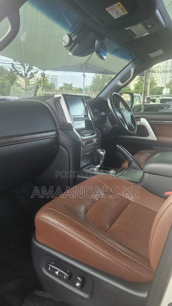 Toyota Land Cruiser 4.6 V8 ZX 2019 Brown
