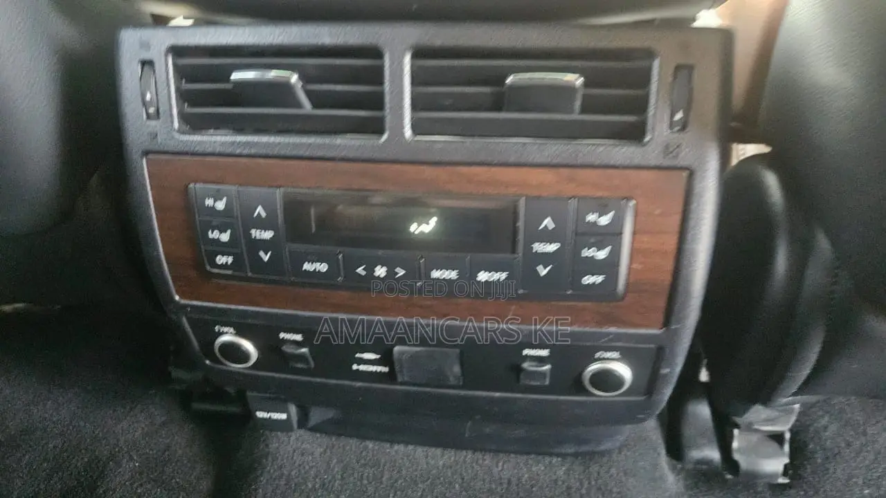 Toyota Land Cruiser 4.6 V8 ZX 2019 Brown