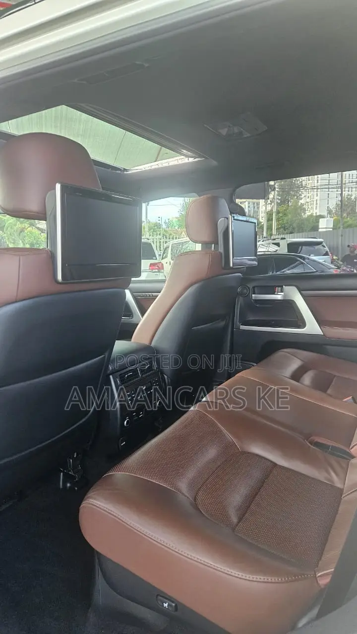 Toyota Land Cruiser 4.6 V8 ZX 2019 Brown