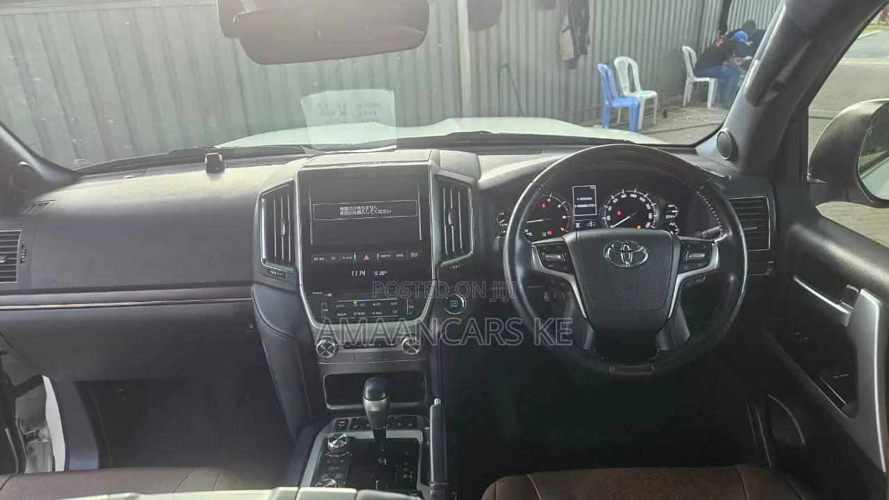 Toyota Land Cruiser 4.6 V8 ZX 2019 Brown