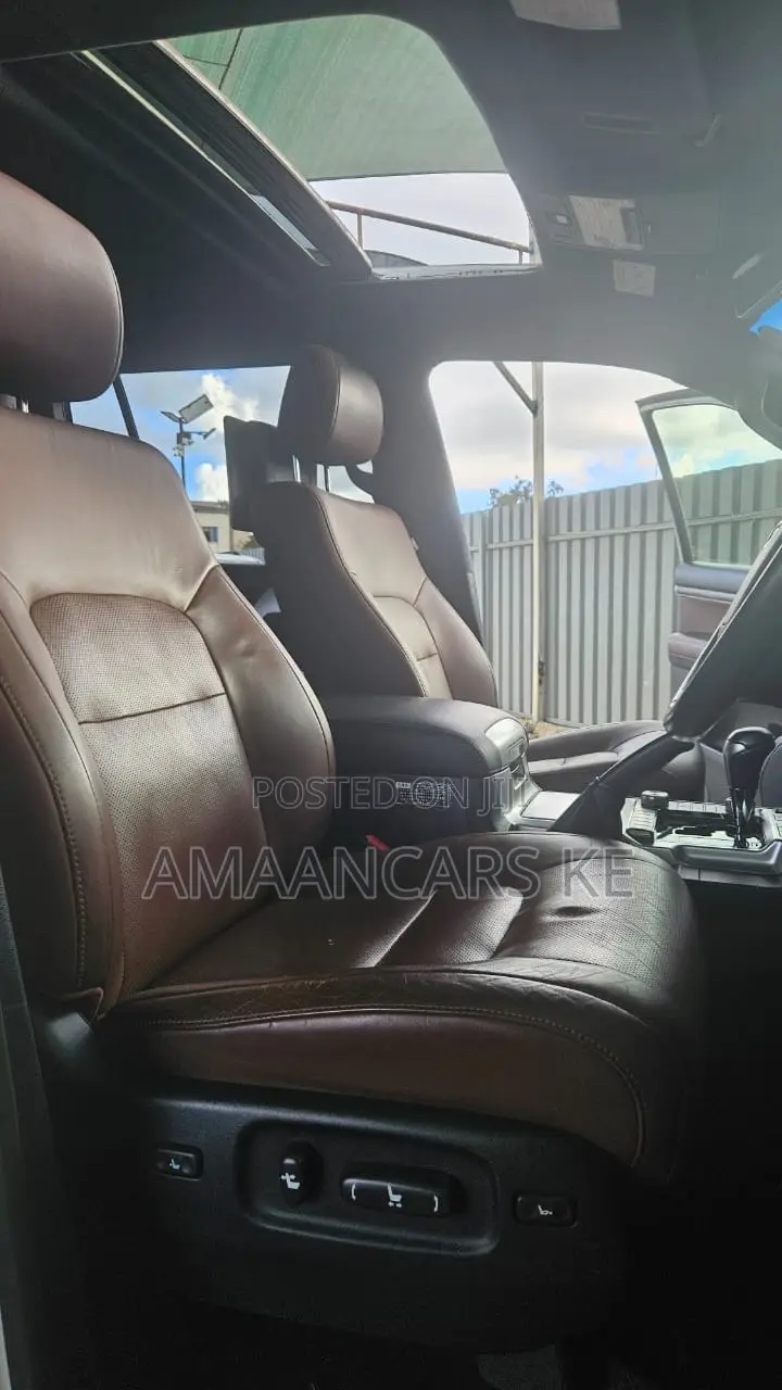 Toyota Land Cruiser 4.6 V8 ZX 2019 Brown