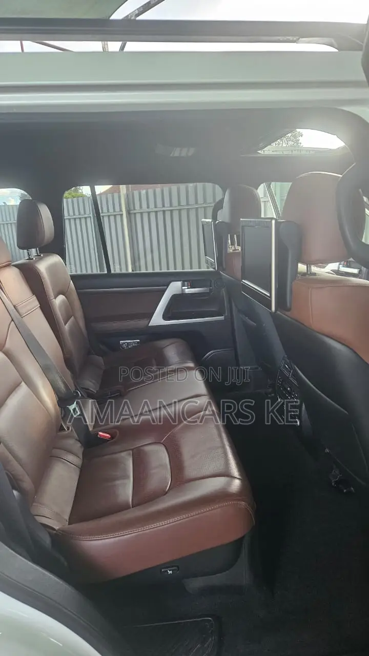 Toyota Land Cruiser 4.6 V8 ZX 2019 Brown