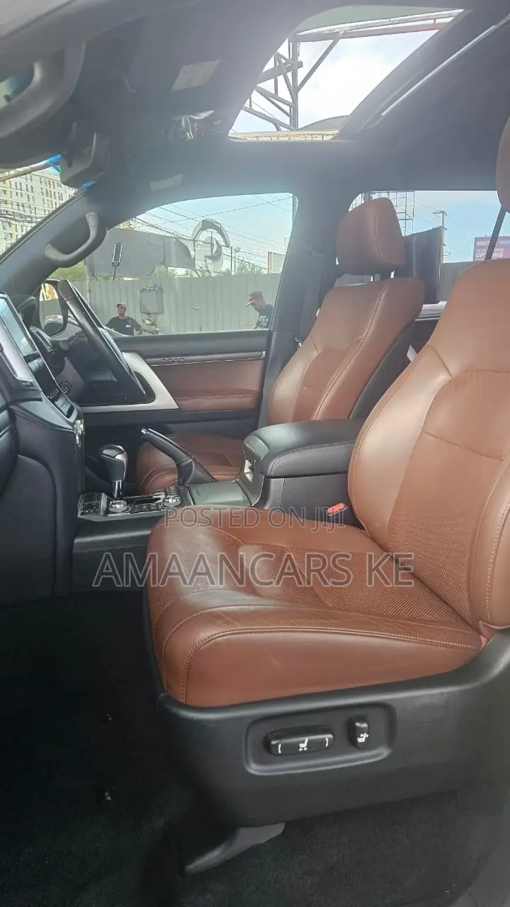 Toyota Land Cruiser 4.6 V8 ZX 2019 Brown