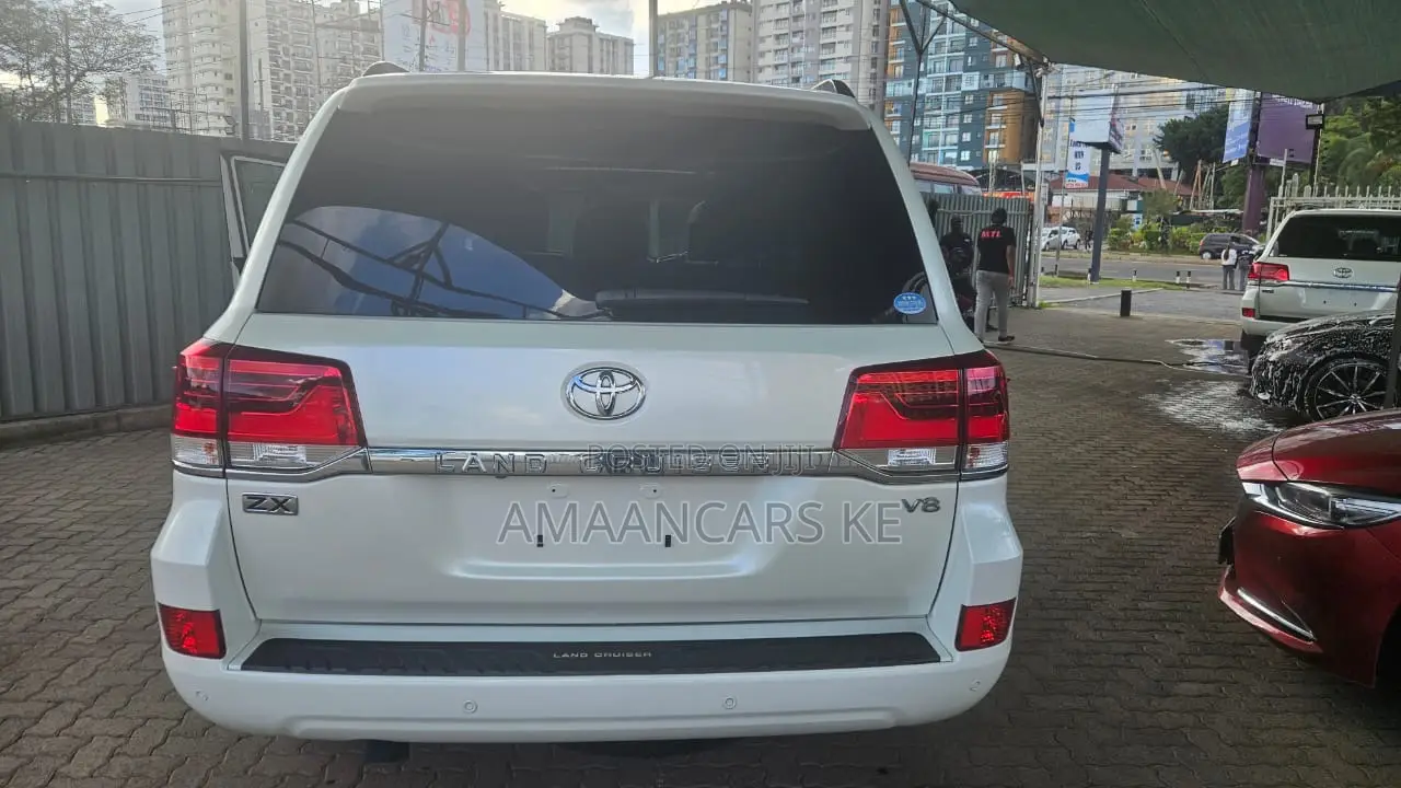 Toyota Land Cruiser 4.6 V8 ZX 2019 Brown