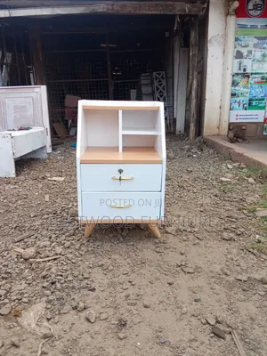 Modern Side Bed Carbinate