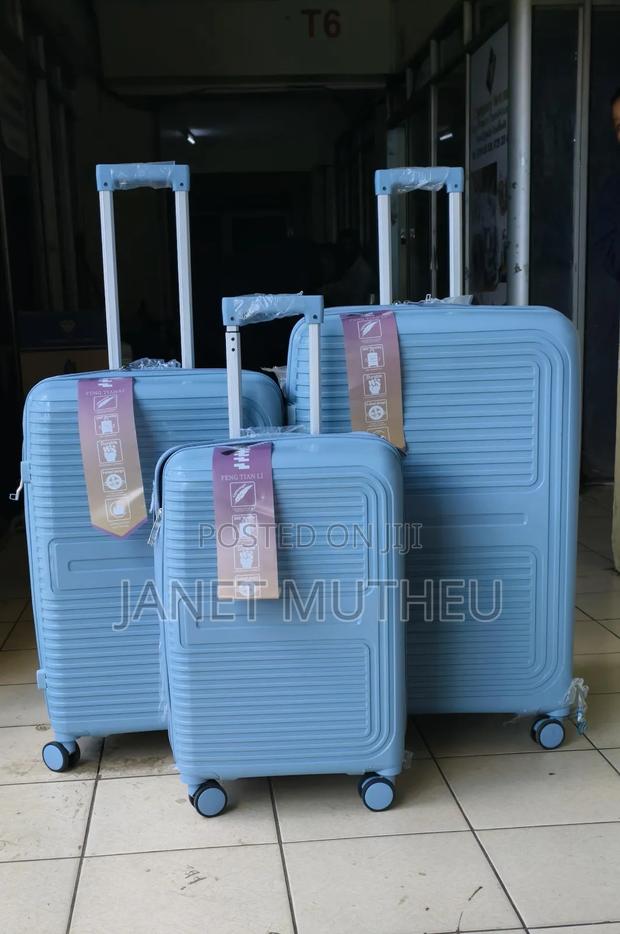 *3 in 1 Luxurious Unbreakable Suitcase With Double Zip Size 1