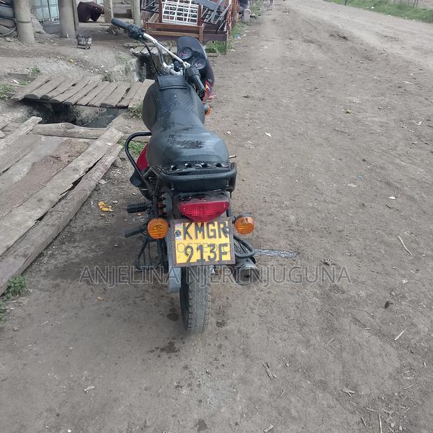 Bajaj Boxer 125 2025 Red