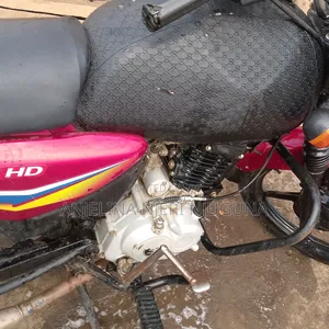Bajaj Boxer 125 2025 Red