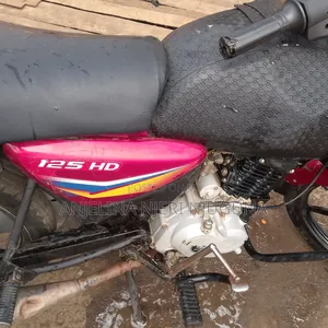 Bajaj Boxer 125 2025 Red
