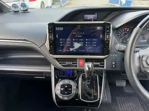 Toyota Esquire 2.0 FWD (8 seater) 2019 White