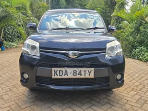 Toyota Sienta 2012 Black