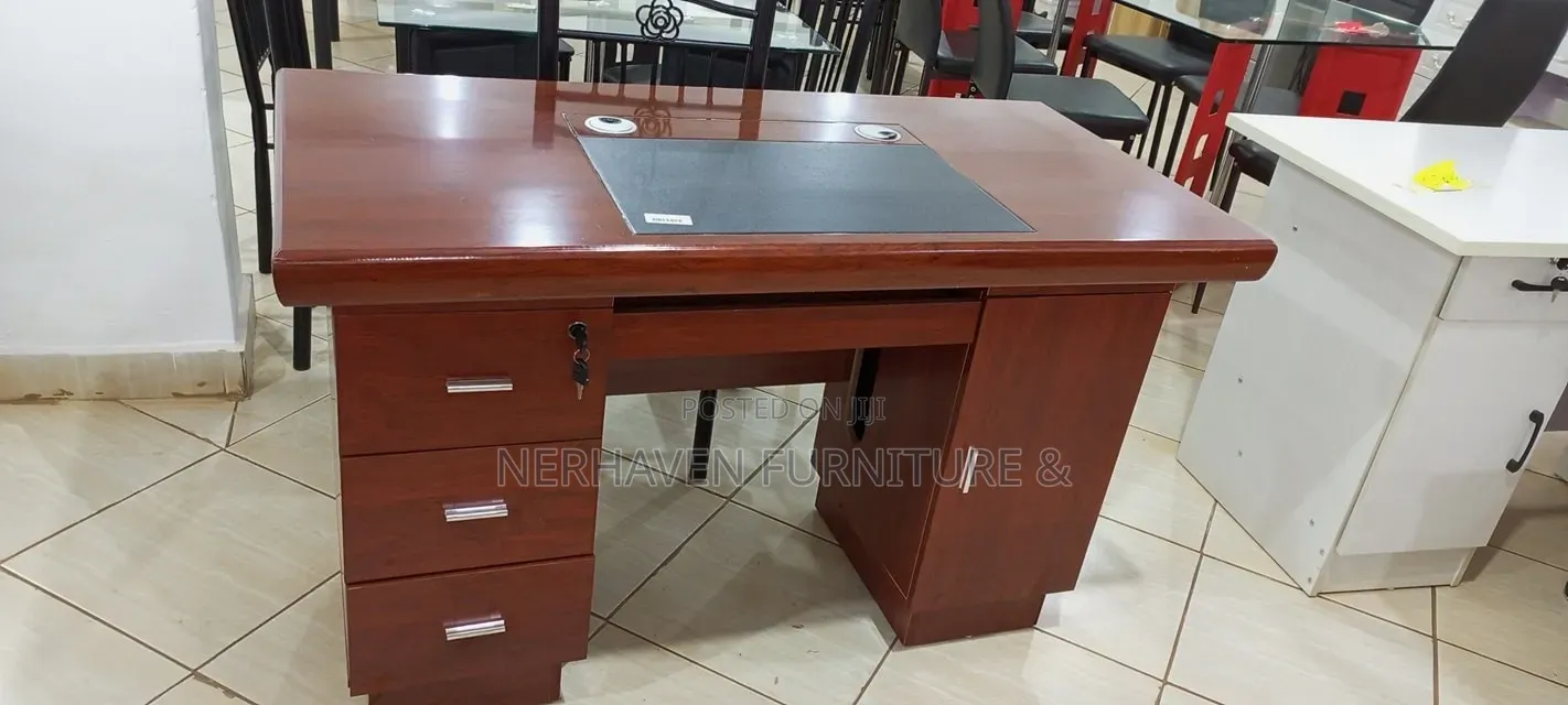 1.4m Executive Office Desk – Modern Wooden Office Table