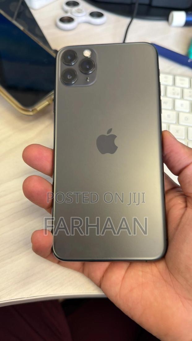 Apple iPhone 11 Pro Max 64 GB Gray - thumbnail 2