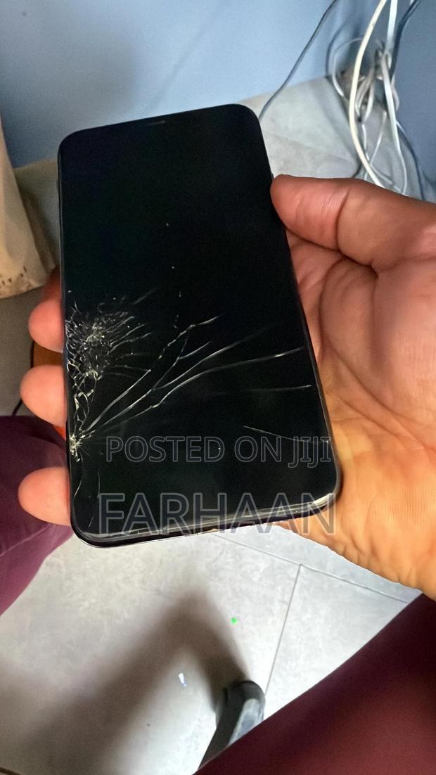 Apple iPhone 11 Pro Max 64 GB Gray - thumbnail 3